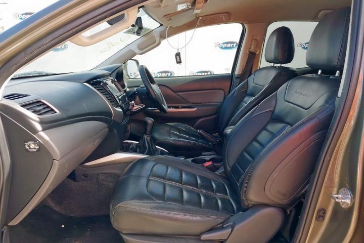 Dezmembrez Mitsubishi L200 5 [2015 - 2020] Pickup 2.4 D MT (154 hp)