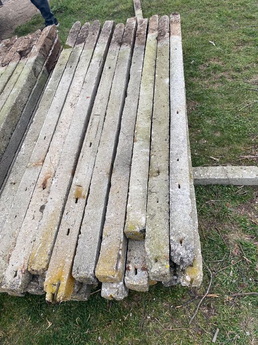 Продавам циментови колове.