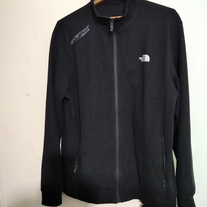 Продам джинсовую куртку.