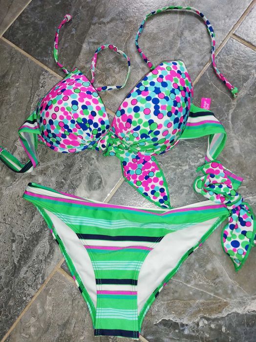 Costum de baie multicolor cu buline