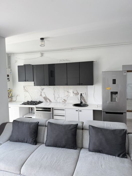 inchiriez apartamen cu 3 camere