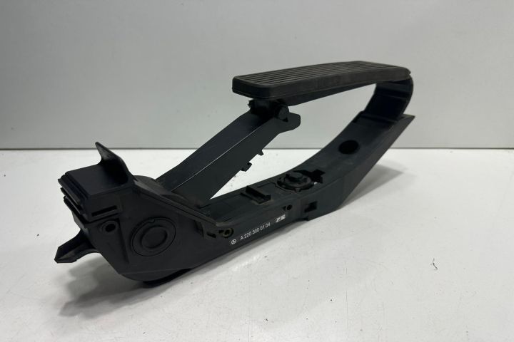 Pedala acceleratie A2203000104 Mercedes-Benz S-Class W221