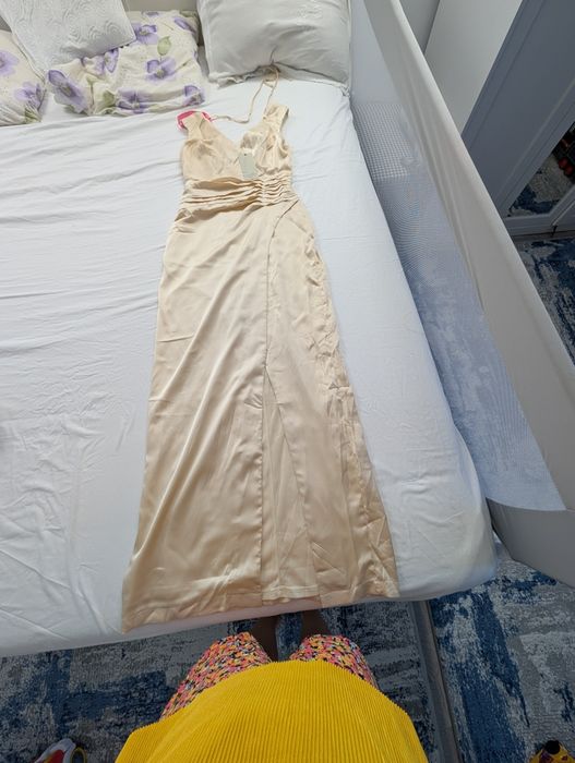 Rochie femeie ,poate fi folosita atat de zi cat si pt o ocazie special,noua cu eticheta