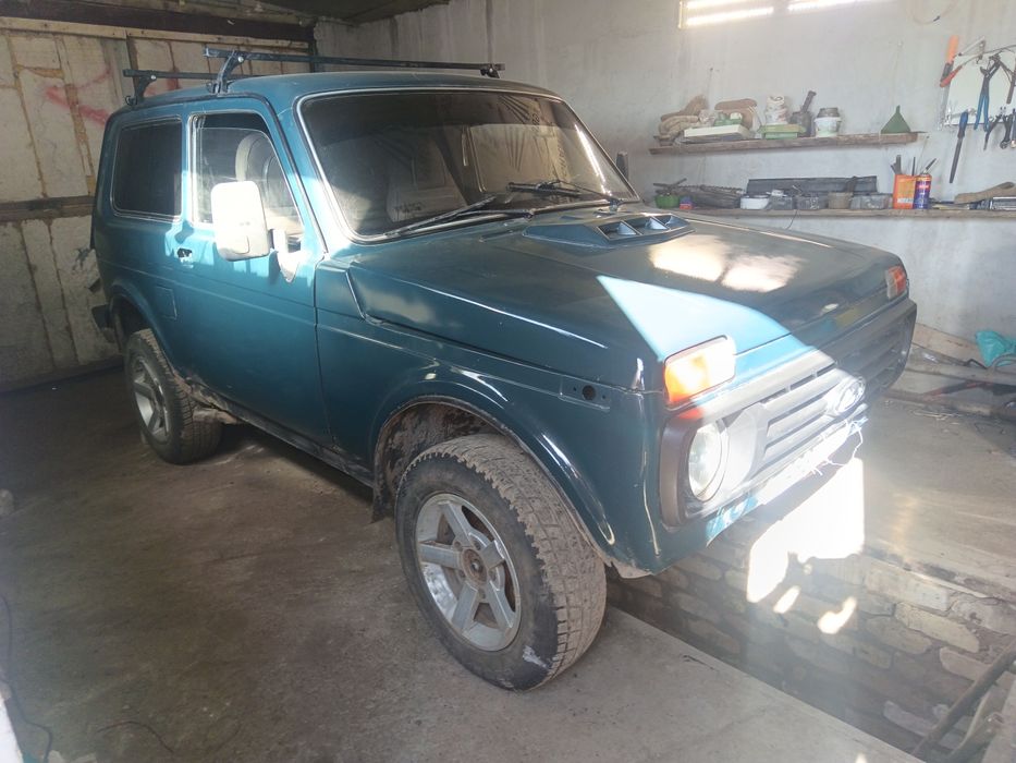 Продам ниву ,газ бензин2001