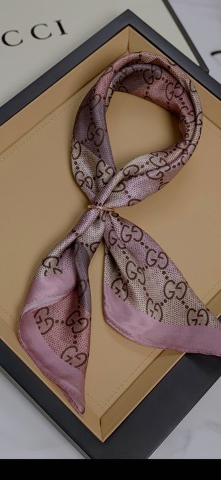 Eșarfă Gucci, model 2026, 70x70 cm, 100% mătase, preț