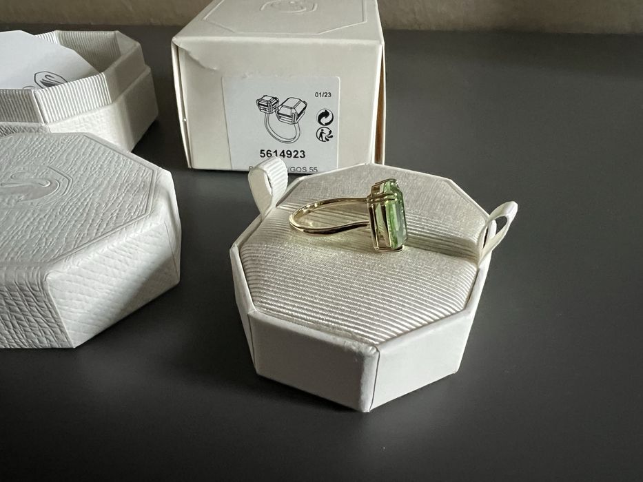НАМАЛЕН! Нов Swarovski пръстен със зелени кристали, р-р 55