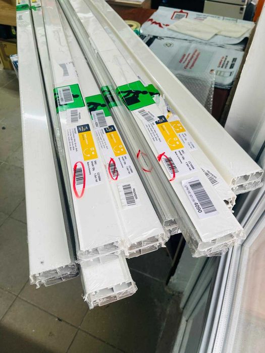 Plinta PVC Habengut, garnituri integrate pentru cabluri 50 mm, 1,5 m