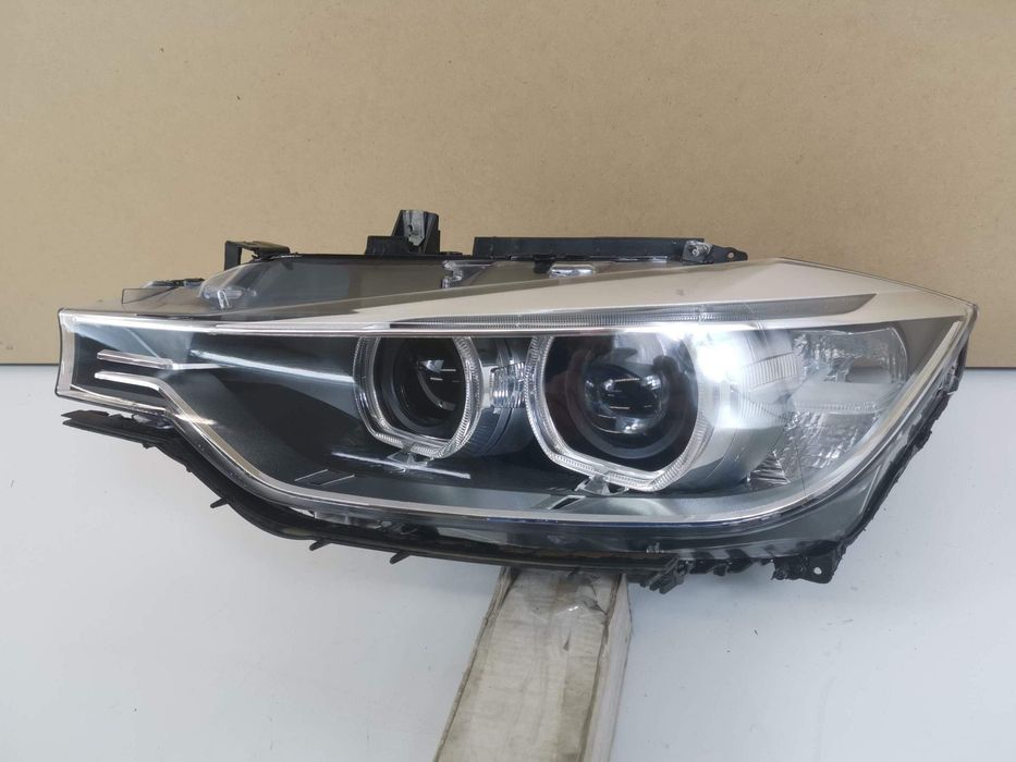 БМВ Серия 3 / BMW Seria 3 F30 Оригинален заден ляв фар в добро състоян