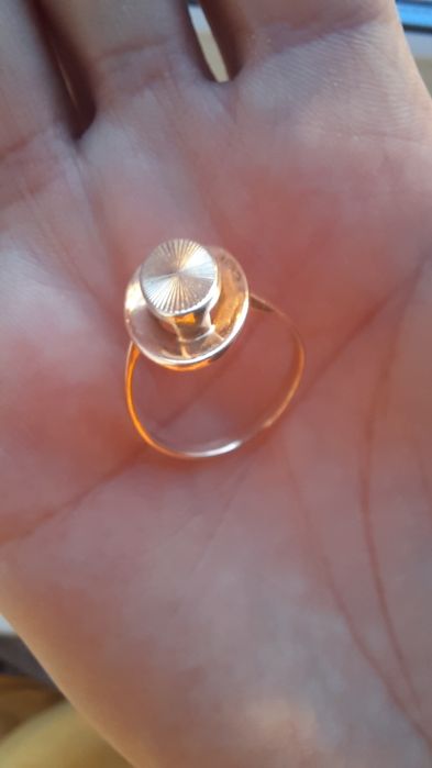 Продам золотое кольцо 19р