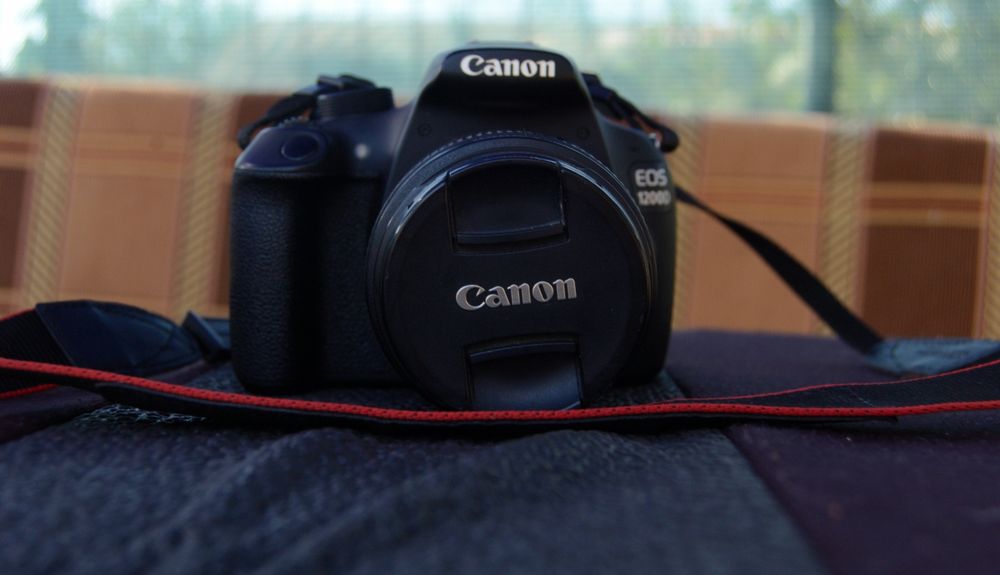 Kit DSLR Canon 1200D + Obiectiv 18-55mm Macro, stare impecabilă ca nou