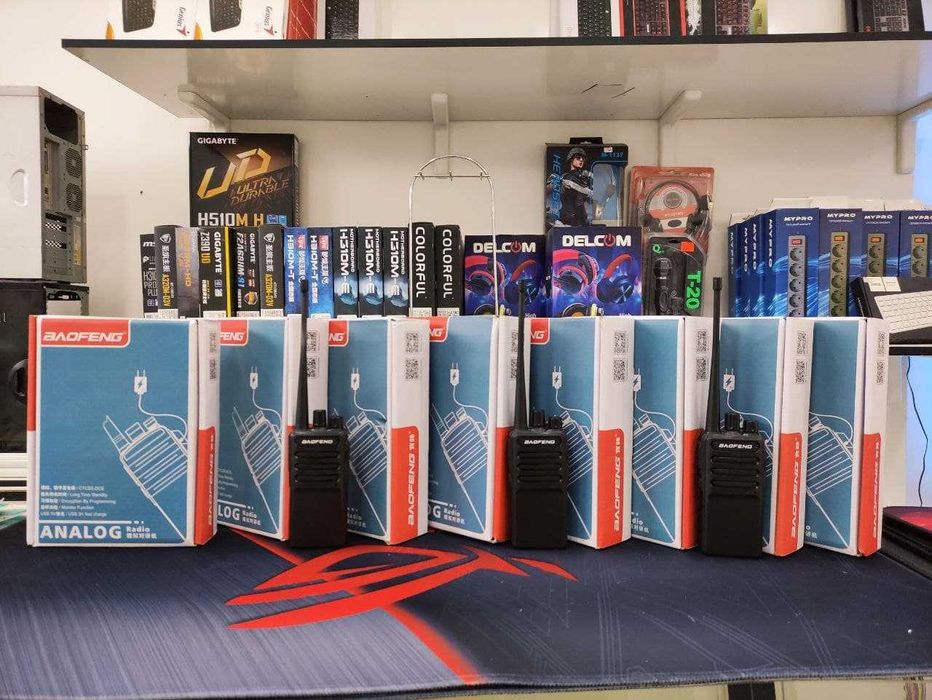 Рация Baofeng C5. Радиус - 1,5 км. Заряд - 6 часов. Можно оптом.