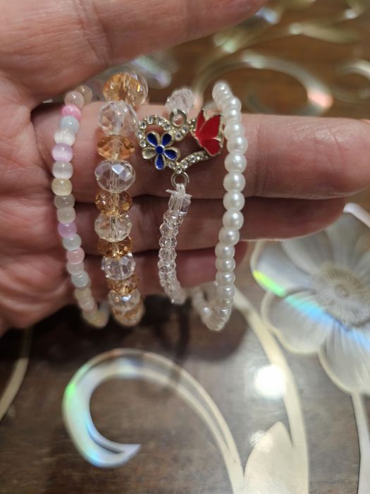 Ръчно изработени гривни