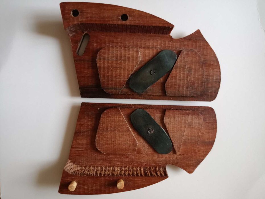 Орехови чирени (ръкохватка) за пистолет ТТ 33