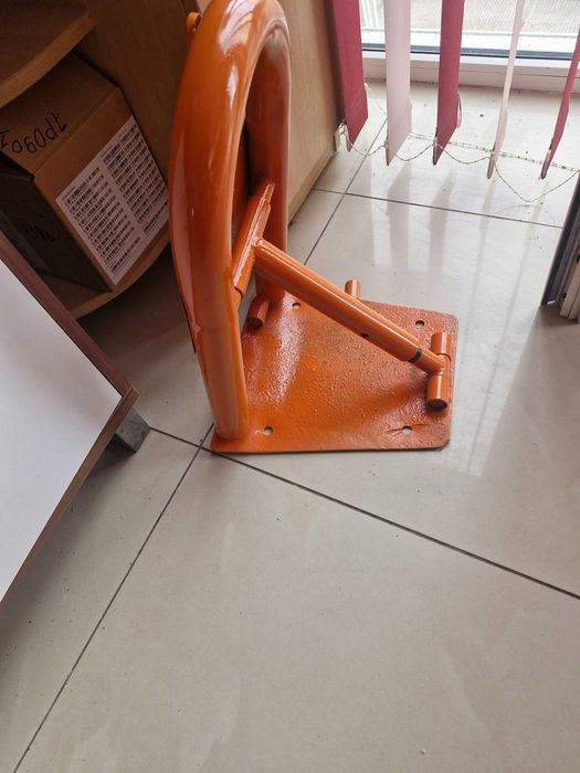 Продава се антипаркинг скоба