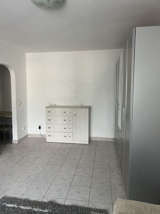 Inchiriez apartament o camera