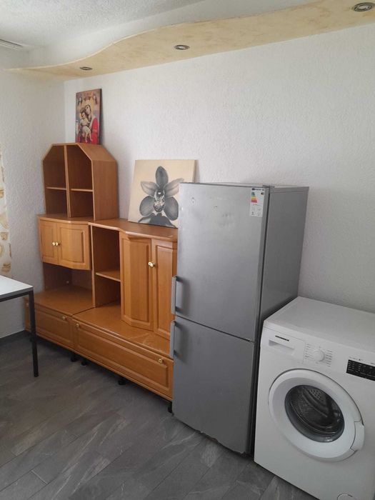 Închiriez garsoniera