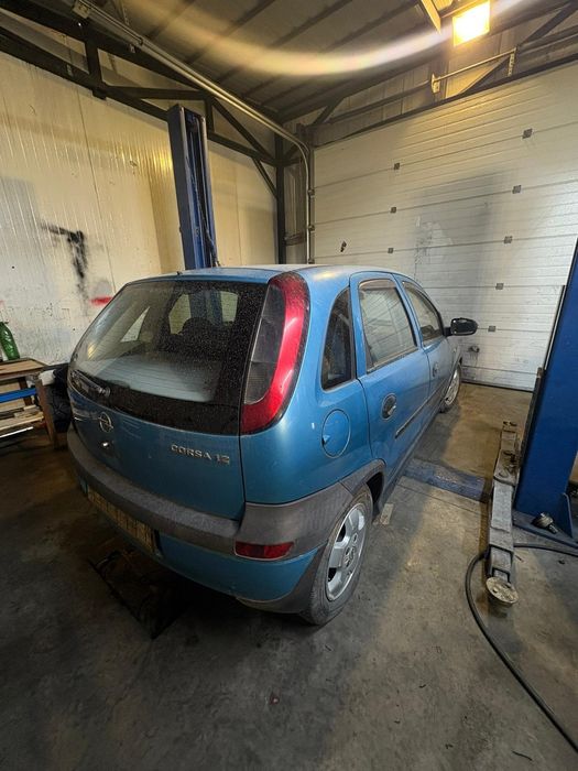 Dezmembrez Opel Corsa C 1.2 benzina