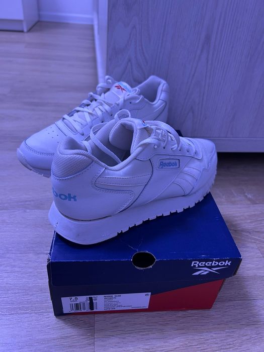 Adidasi Tommy Hilfiger și Reebok