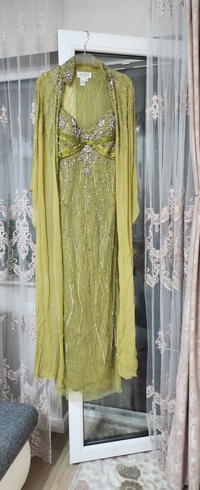 Vand rochie foarte eleganta