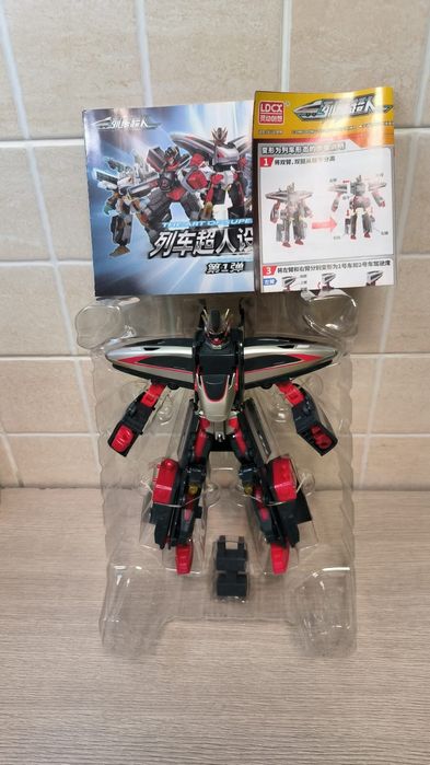 Робот трансформер поезд