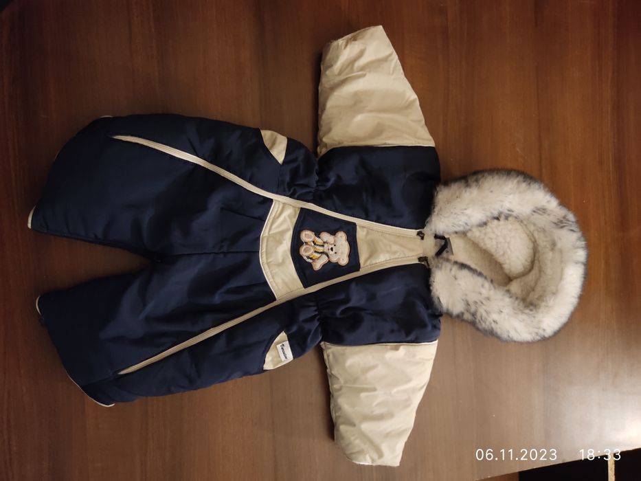 Продаются детские комбинезоны.