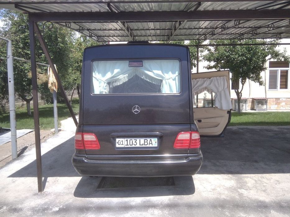 Продаю Мерседес Бенц 210.