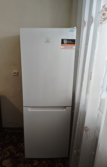 Продам холодильник Indesit
