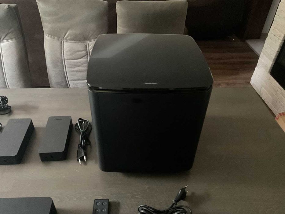 Bose Soundbar 300 . Bass Module 300 , Surround Speakers