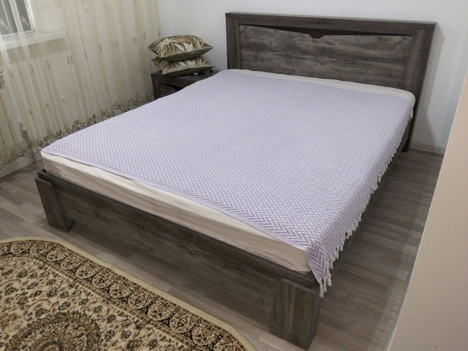 Двухспальная кровать.