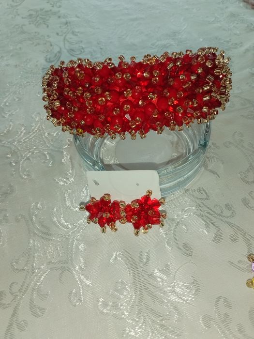 Диадема с обици от маниста