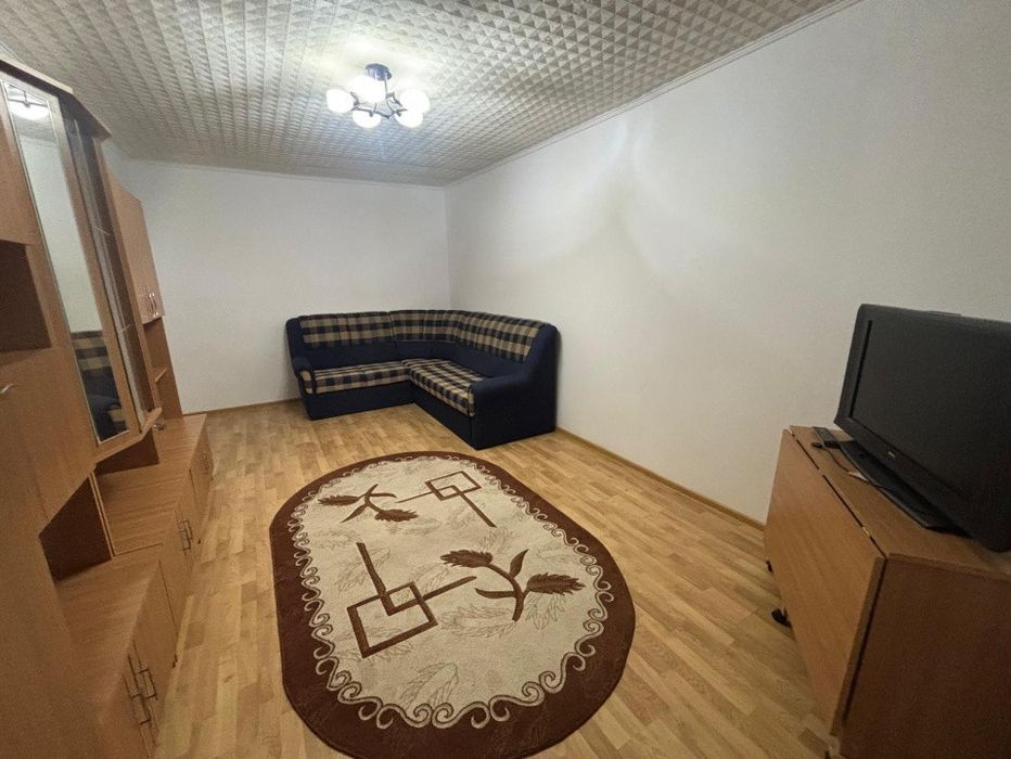 Inchiriez apartament cu 3 camere la 1 minut de Colina