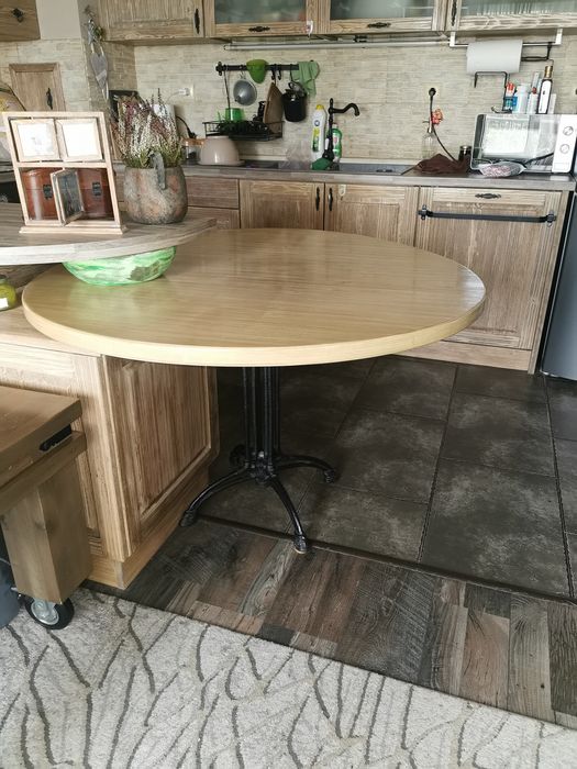 Трапеза маса за хранене с дървен плот и ковано желязо крак - 10%