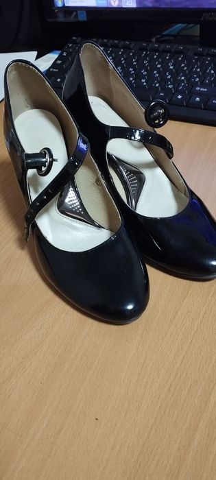 Туфли продам срочно