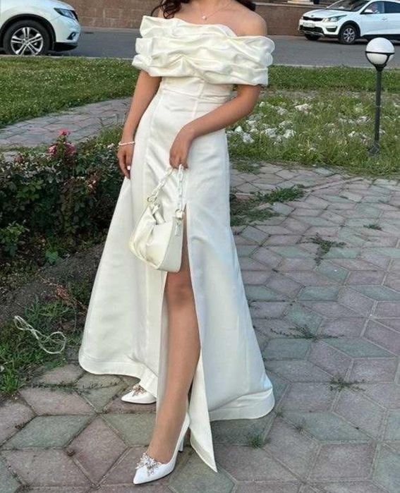Платье вечернее молочное