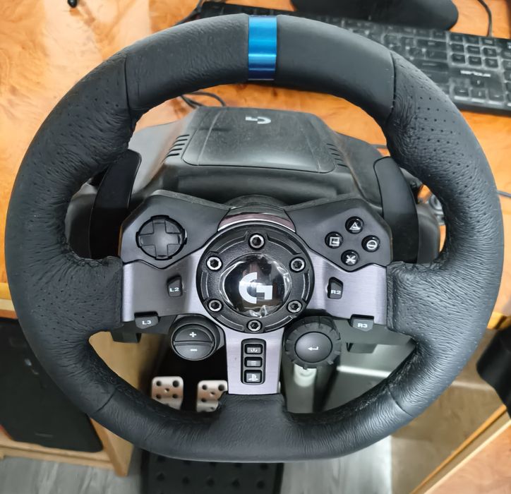 Vând Volan LOGITECH G923 si Schimbator de viteze LOGITECH pentru PS4/PS5/PC