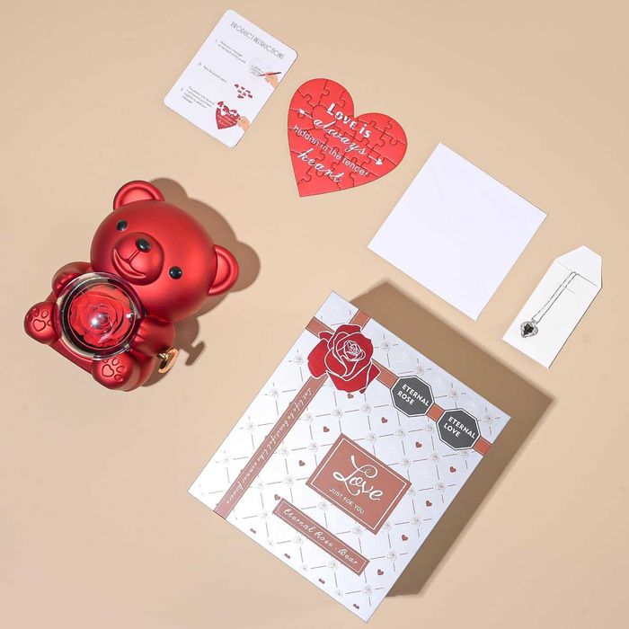 Златно колие с камъни Обичам те Луксозна кутия с мече и рози Подарък