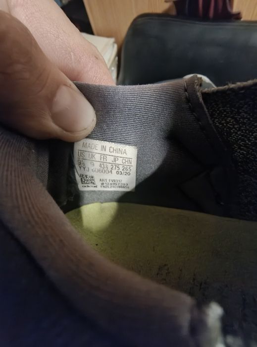 vând adidași Nr 43