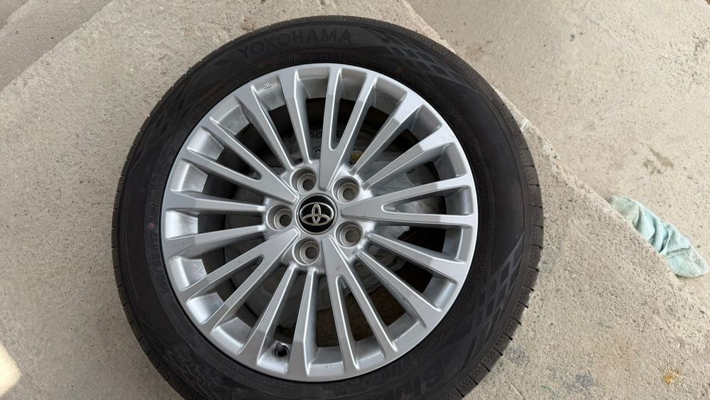 Комплект дисков новые с резиной от камри 80 r17.