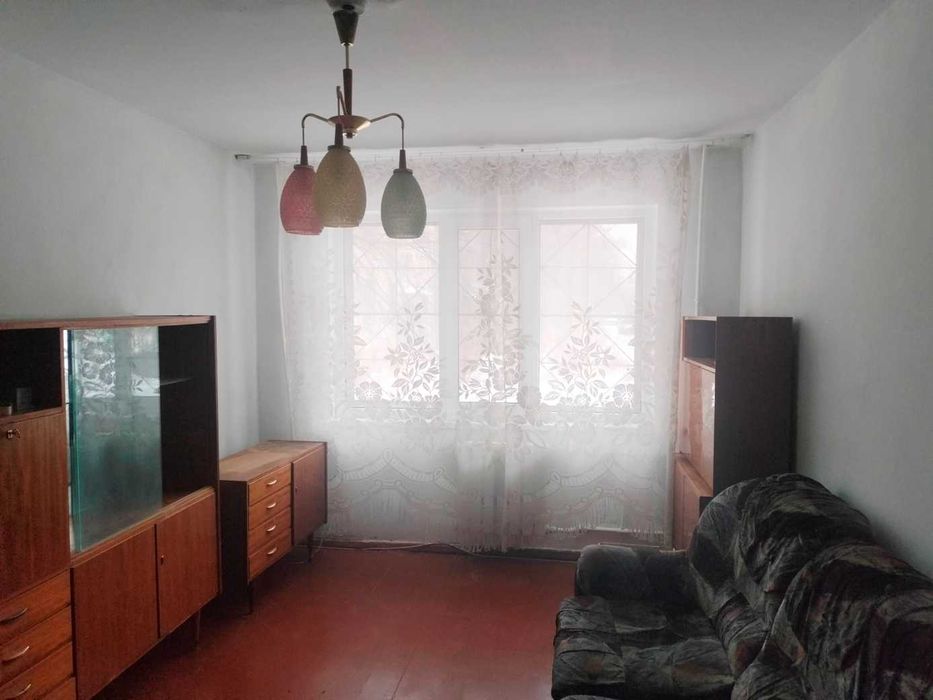продам трехкомнатную квартиру