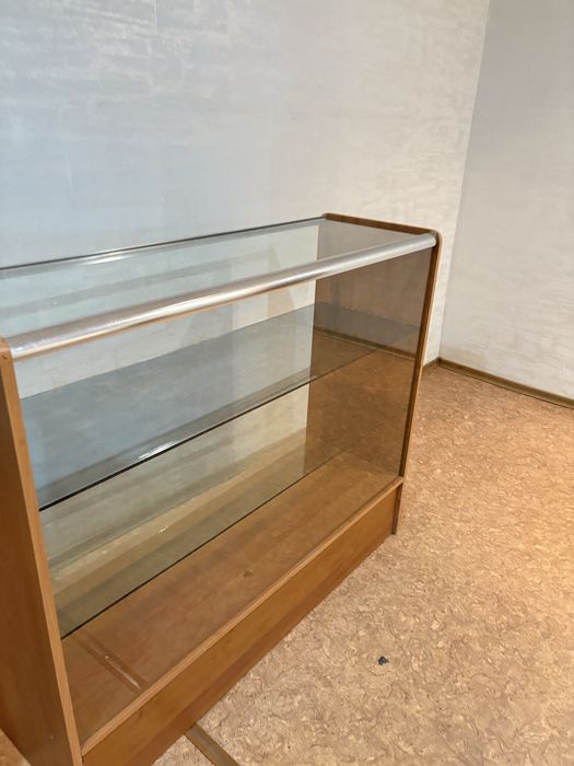 Продам ветрины срочно