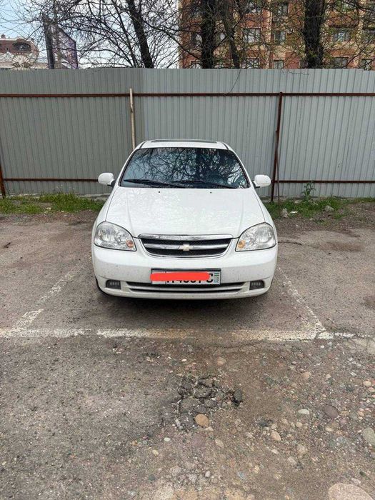 Продается Lacetti 2012 года  1.6 мотор