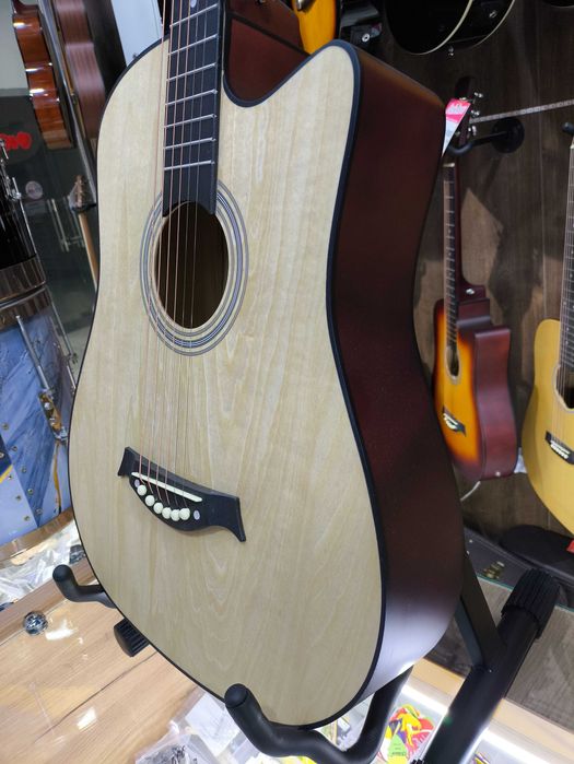 Акустическая гитара