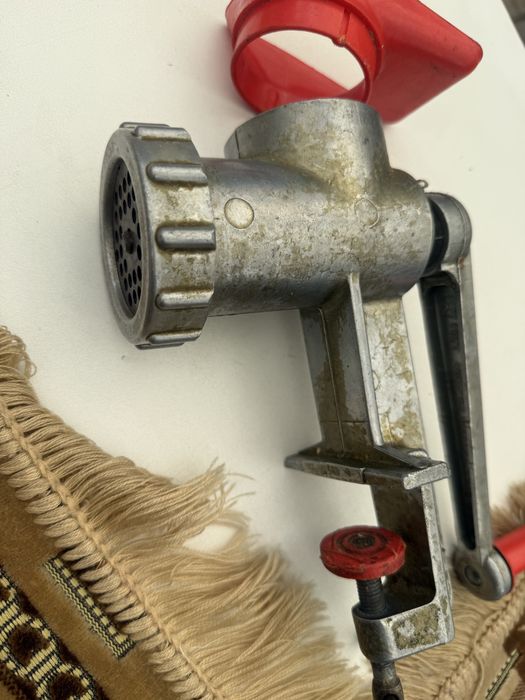 Мясорубка 4000 есть две