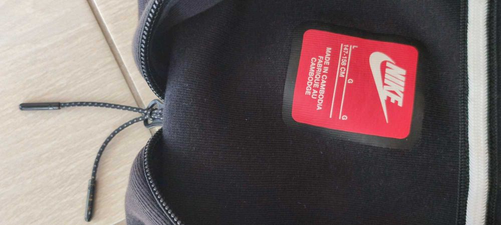 Nike        Tech