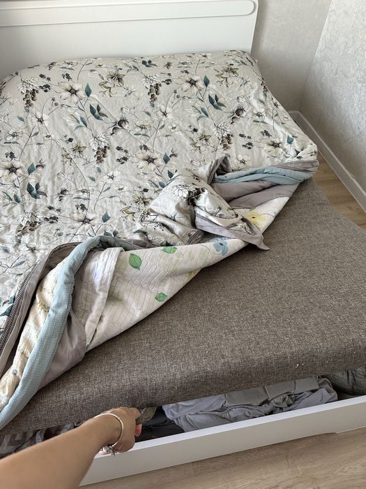 Продам кровать район нова сити