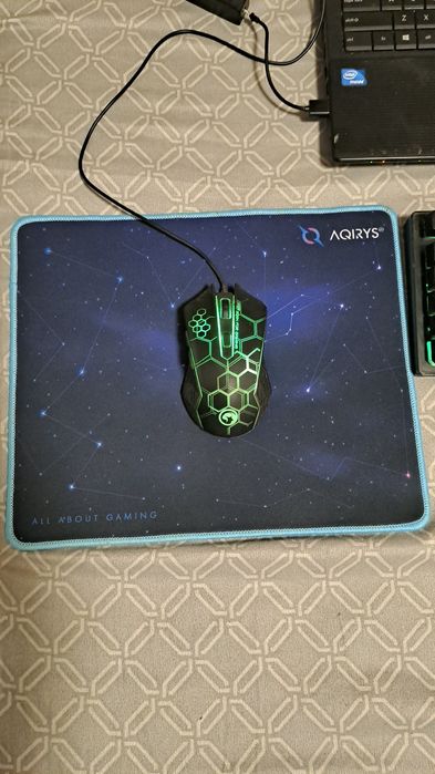 Laptop ASUS cu tot cu mouse,tastatura,mousepad,încarcator și adaptor