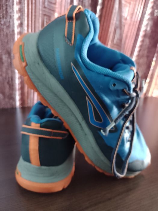 Vând adidași Karrimor