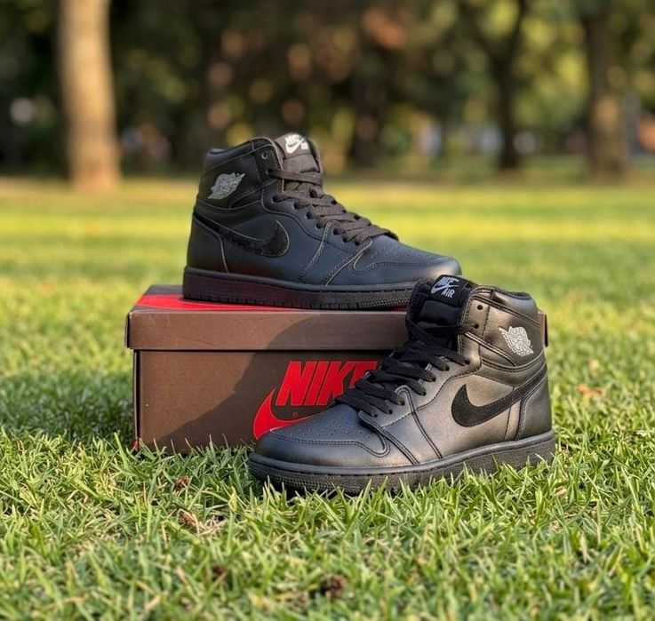 Adidasi Jordan 1 High Triple Black