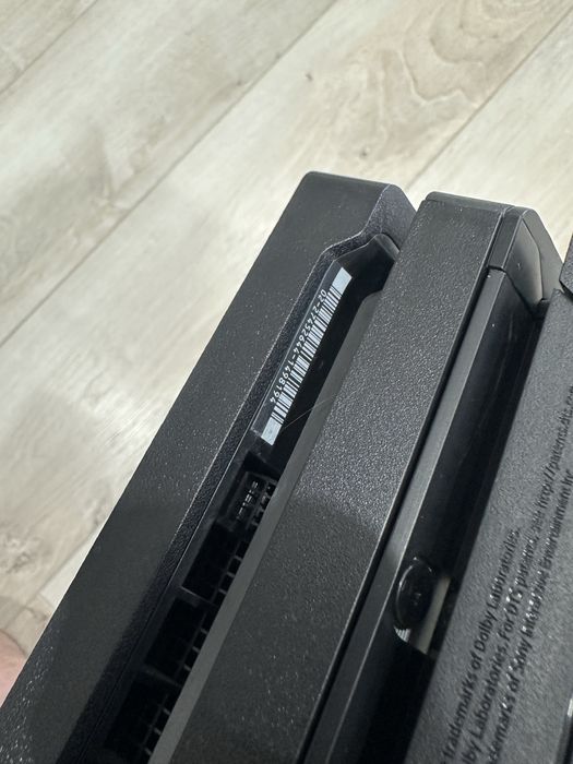 продам Playstation 4 Pro
