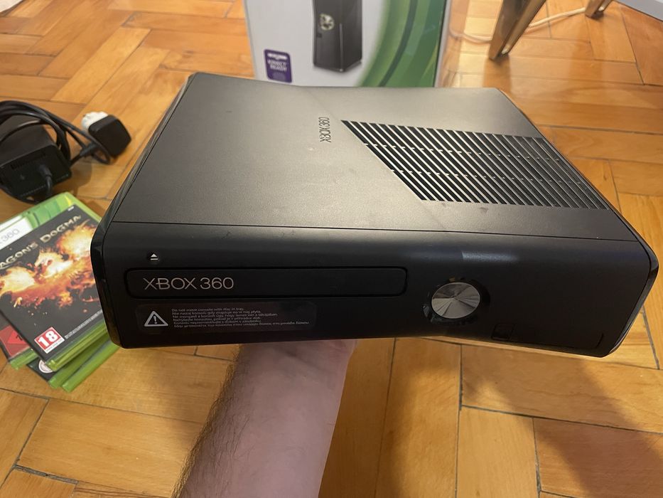 Xbox 360 S (la cutie)